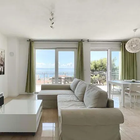 Gorgeous In With View